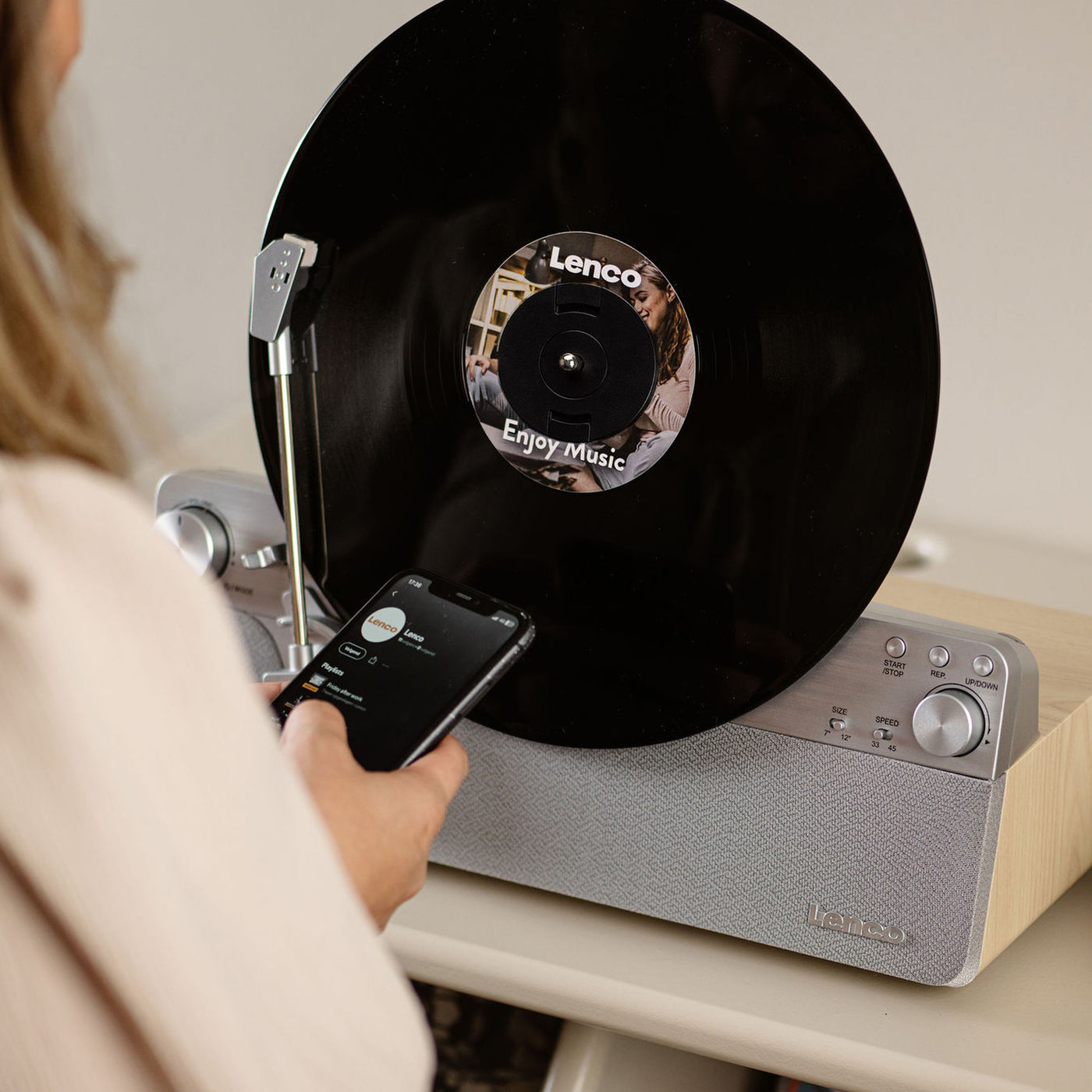 Lenco LSA-071SI - Platine vinyle verticale entièrement automatique avec haut-parleurs intégrés et Bluetooth® - Argent