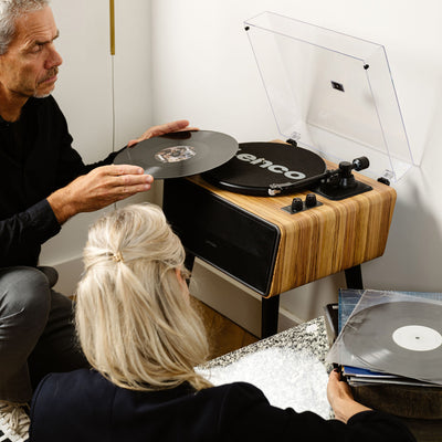 Lenco LS-570OK - Platine vinyle avec haut-parleurs intégrés et Bluetooth® - Platine vinyle sur pieds - Chêne