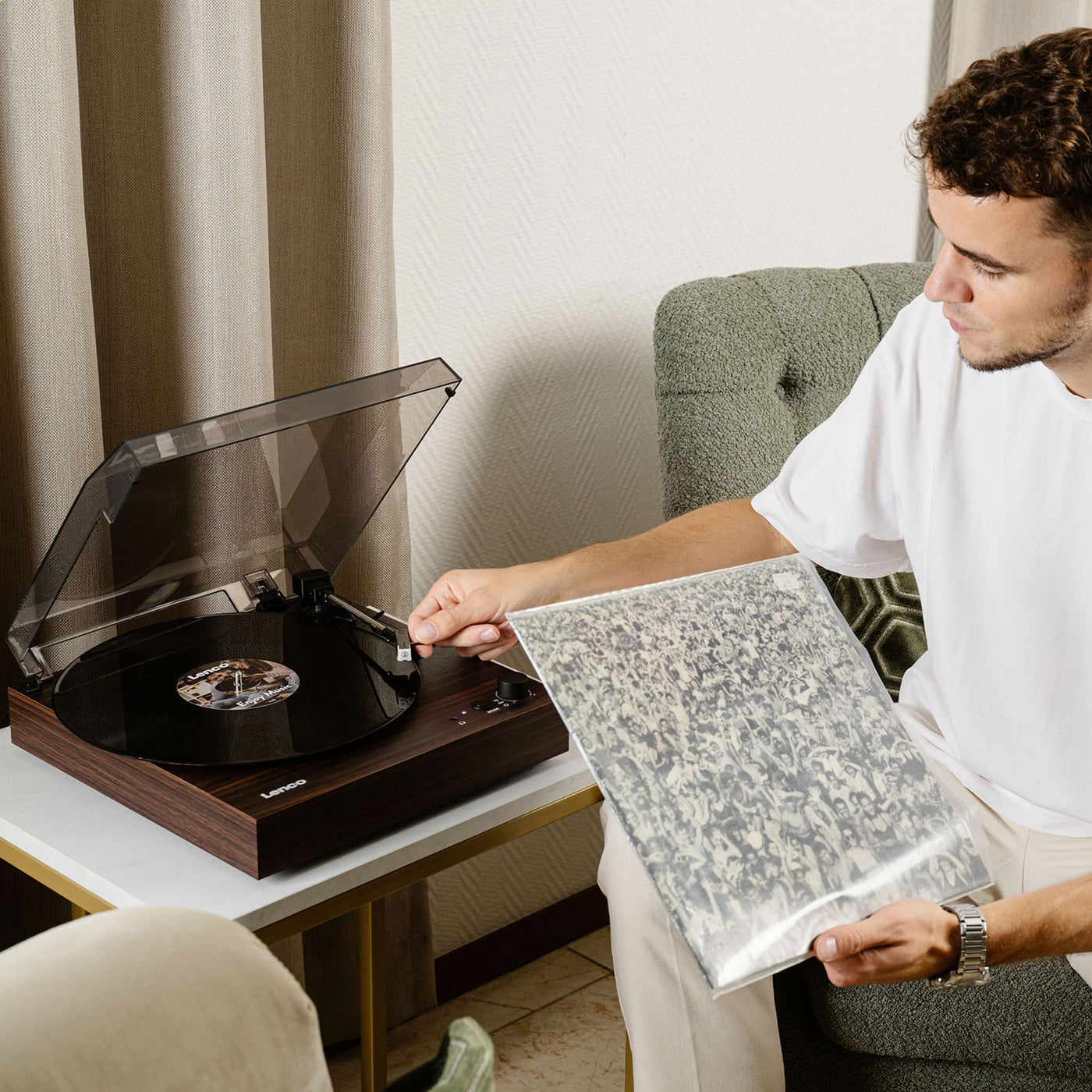 Lenco LS-15WD - Platine vinyle avec Bluetooth®, deux haut-parleurs intégrés et cellule AT3600L - Bois