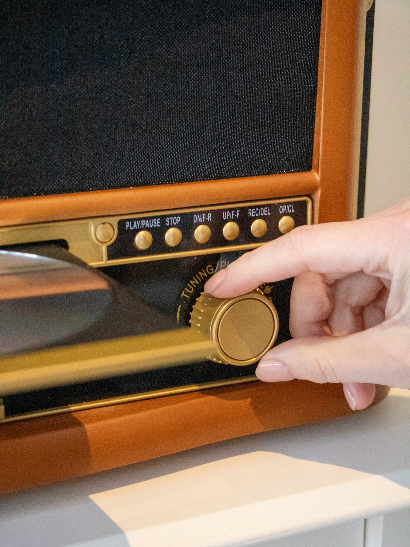 Classic Phono TCD-2571WD - Platine vinyle rétro en bois avec Bluetooth®, radio DAB+/FM, encodage USB, lecteur CD, lecteur de cassette et haut-parleurs intégrés - Bois