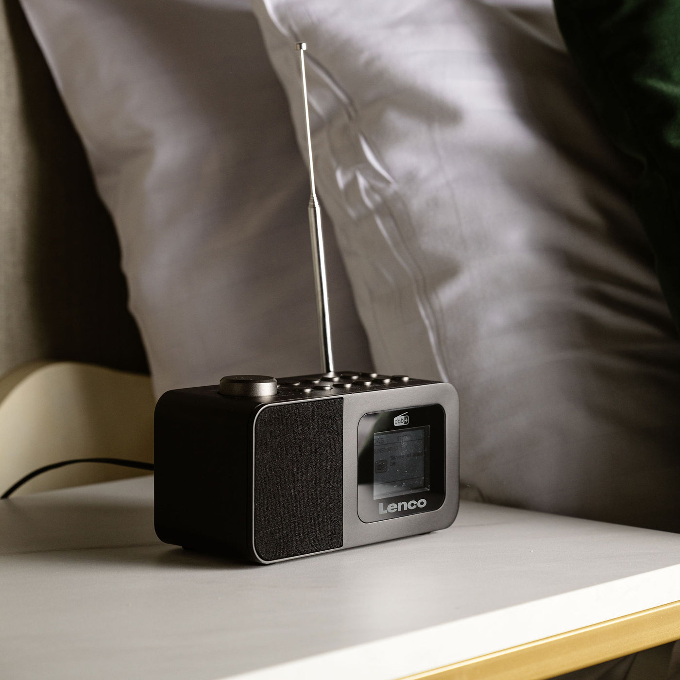 Lenco CR-625BK - Radio réveil DAB+/FM avec écran couleur, mise en veille programmable et fonction double alarme - Noir